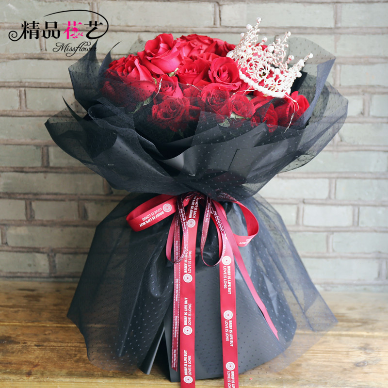 皇冠33朵红玫瑰黑纱包装/福州花店鲜花同城速递/花束生日礼物