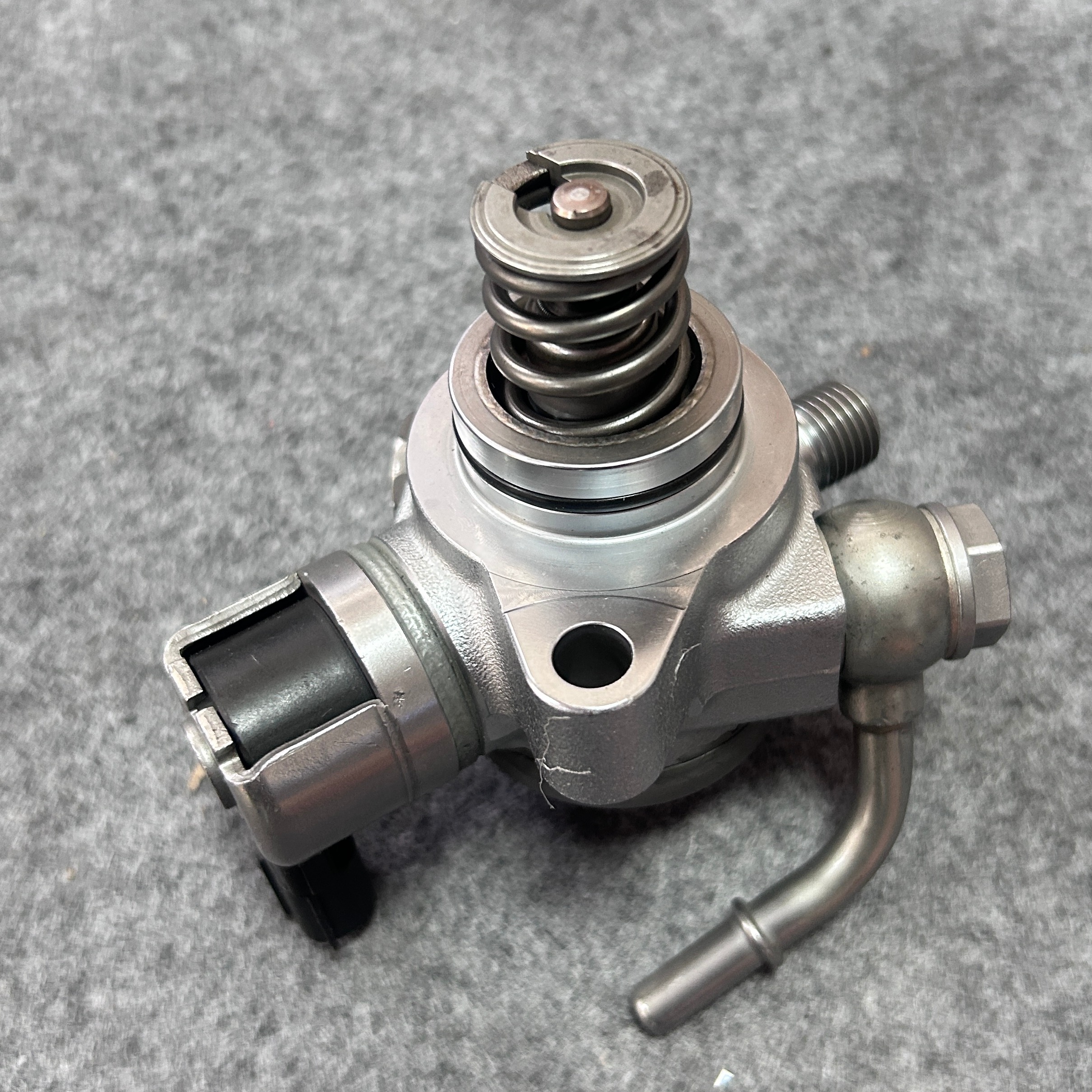 马自达2.0L1.5L2.5L高压油泵