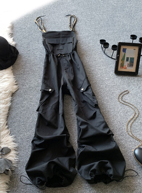 黑色工装背带裤女春秋新款酷飒百搭宽松显瘦休闲直筒阔腿连体裤潮