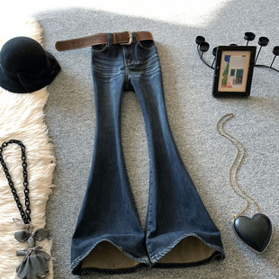 深蓝色微喇叭牛仔裤女冬季加绒复古高腰显瘦拖地长裤修身马蹄裤子