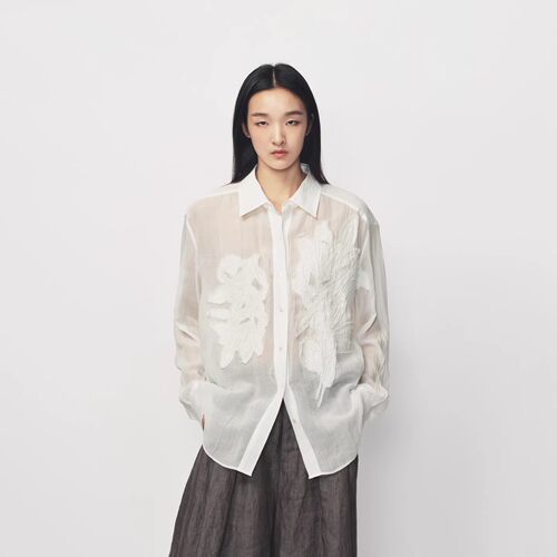 【现货】AVVENN立体肌理麻感米白色亲肤立体贴布绣花衬衫