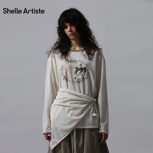【现货】SHELLE ARTISTE 26春季新款复古休闲马上有酒圆领长袖T恤