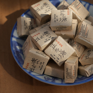 2021年临沧正气塘古树纯料小方砖 普洱茶生茶 7克/颗