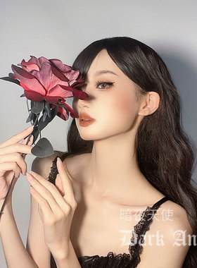 深情红色仿真玫瑰花暗红色拍照摄影道具哥特风假干花束不良jk装饰