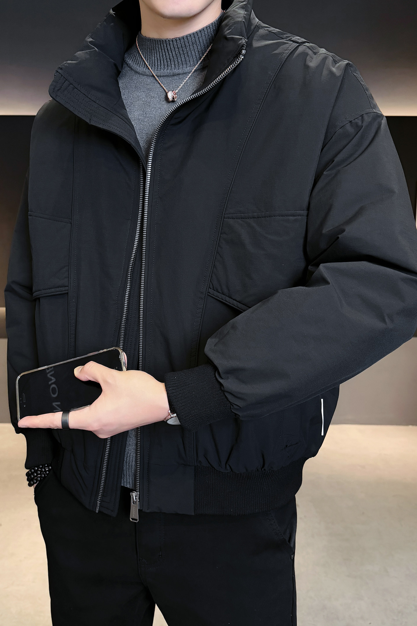 2025年冬男微宽松立领标90工装式羽绒服A230-95710-P220(控320),男装羽绒服,电商A230
