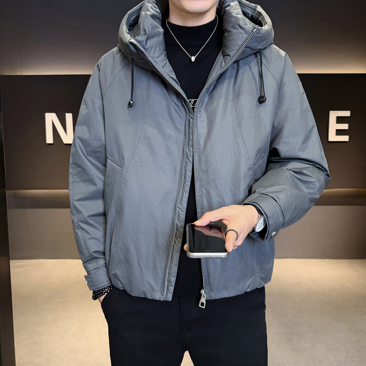 2026年冬男微宽松连帽类皮布标50羽绒服A230-0521-P218(控328),男装羽绒服,电商A230