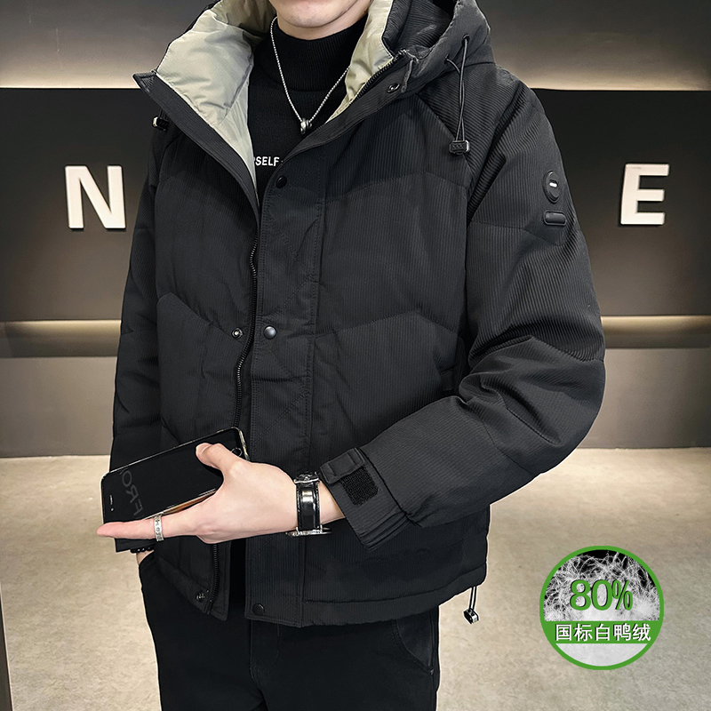 2025年冬男修身连帽标80%白鸭绒羽绒服A230-23228-P230(控330)，男装羽绒服，电商A230