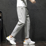 灰色