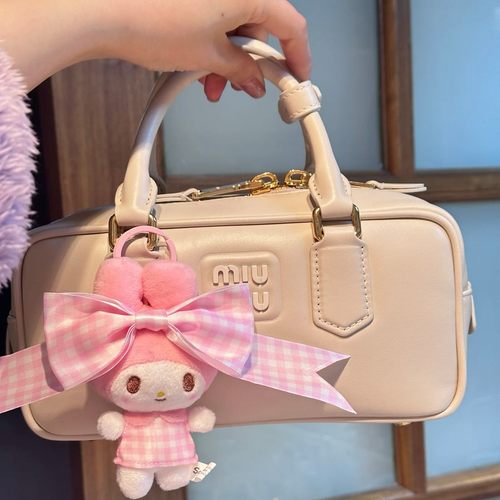 日本代购挂件50周年限定蝴蝶结美乐蒂helloKitty猫包包挂饰钥匙扣