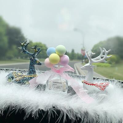 可爱卡通鹿车载装饰品树脂汽车香水摆件中级车个性创意时尚香氛