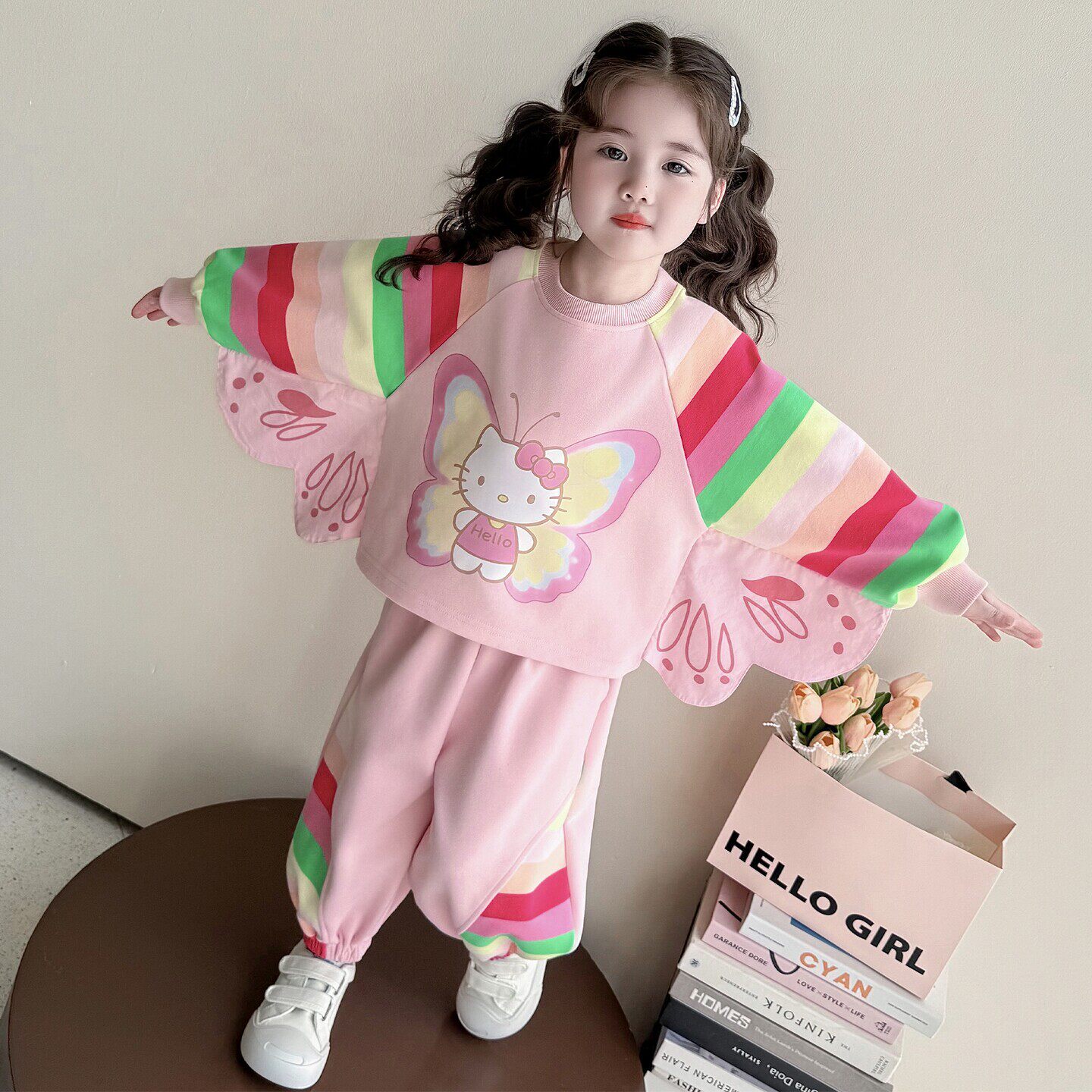 时髦早春好看新款运动炸街2026女童春秋季儿童春装巨洋气套装宝宝