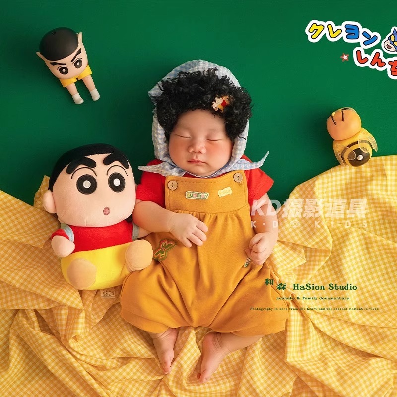 kd摄影道具满月婴儿拍照衣服新生儿拍摄服装影楼蜡笔小新主题背景