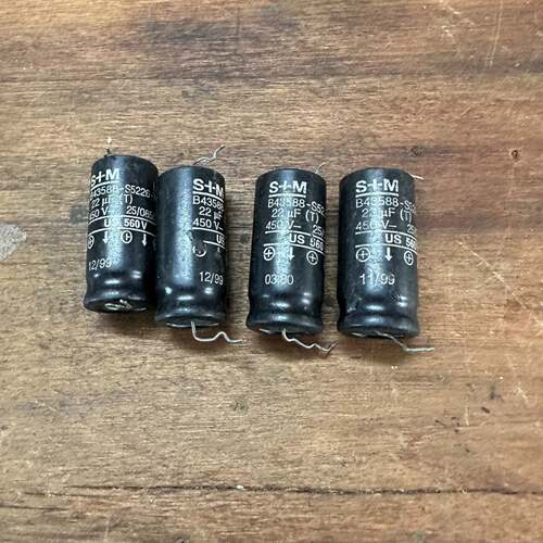 议价英国SM450v22uf电容、容量测值非常好、成色如下、四可维修