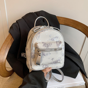 今年流行爆款小众女士双肩背包2024新款时尚百搭背包外出旅行包