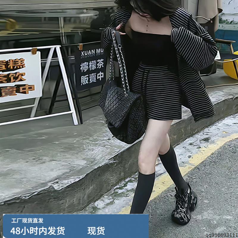 又酷又飒减龄黑色条纹卫衣套装女2025秋季新款高级感慵懒风两件套