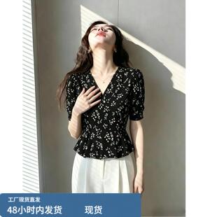 黑色碎花V领雪纺衬衫女款2026年夏季新款法式白领泡泡袖收腰上衣