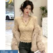 上衣 女秋冬加绒内搭气质独特漂亮修身 法式 纯欲V领钩花蕾丝打底衫