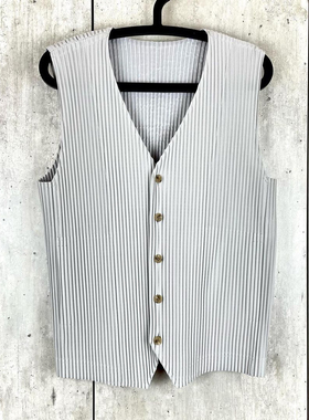 三宅风压褶褶皱男装马甲2024年春秋宽松休闲百搭无袖V领男JE311