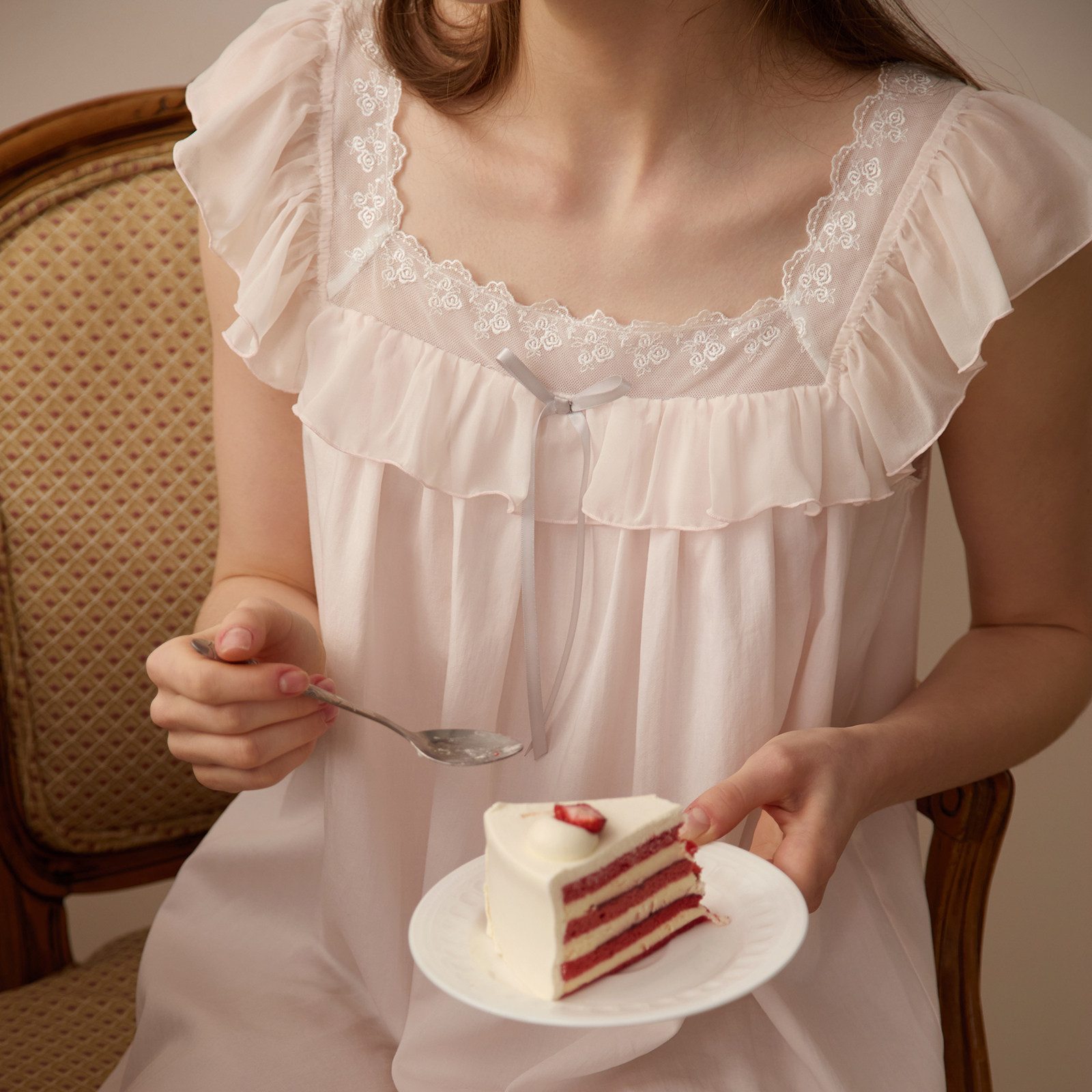 RoseTree法式甜心少女刺绣吊带裙