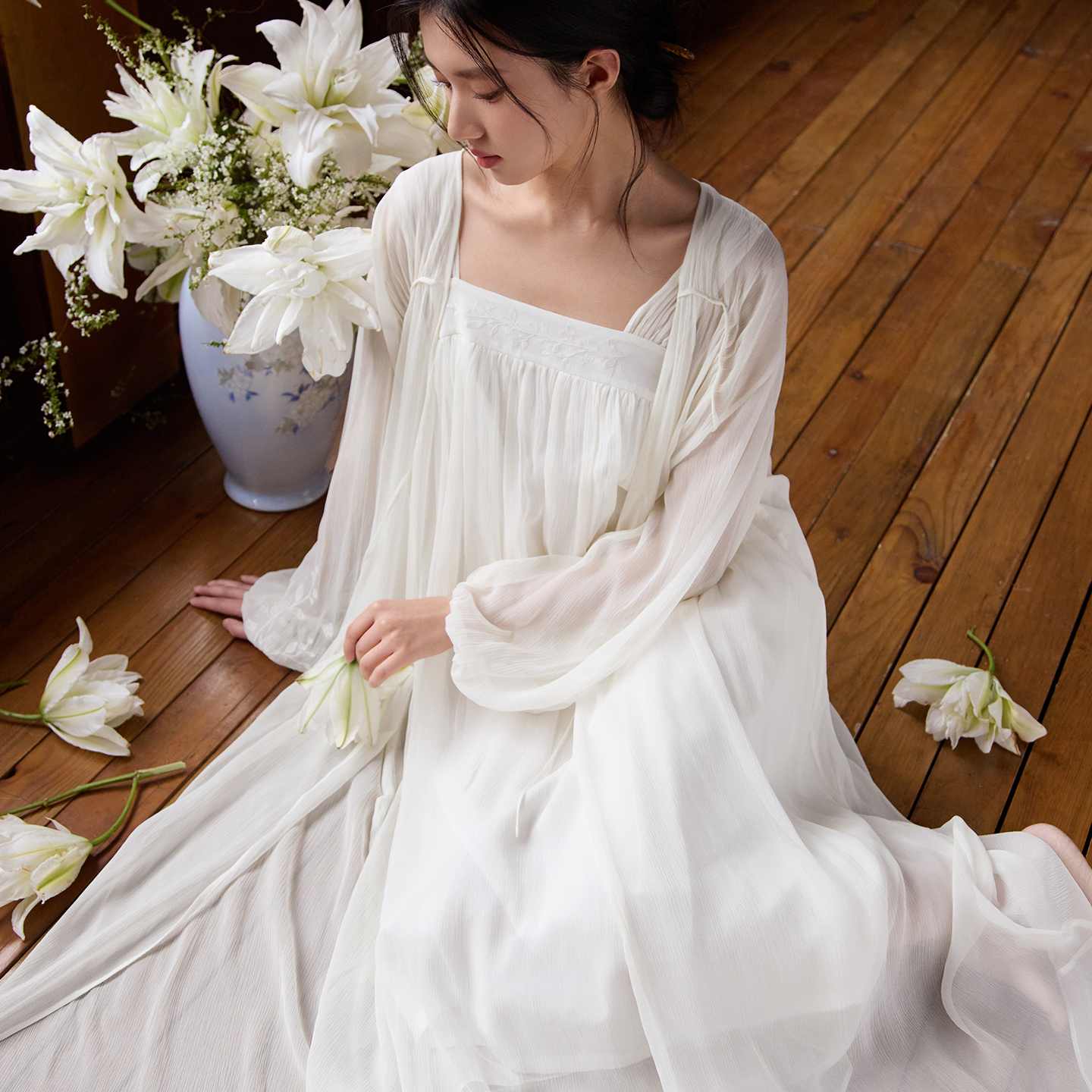 淡雅国风仙美吊带睡袍两件套