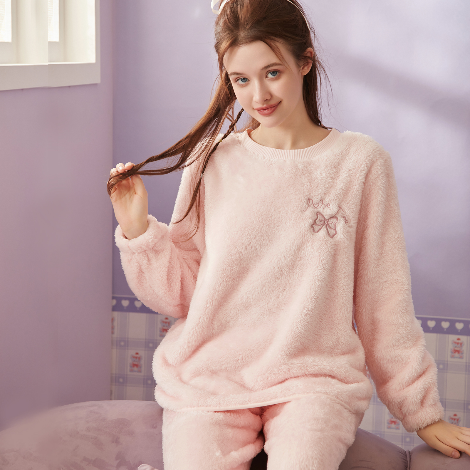 甜美日系蝴蝶刺绣加绒套装