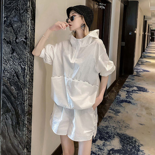 休閑運(yùn)動(dòng)防曬連帽外套女夏歐洲站2024簡約時(shí)尚 兩件套 套裝 洋氣短褲