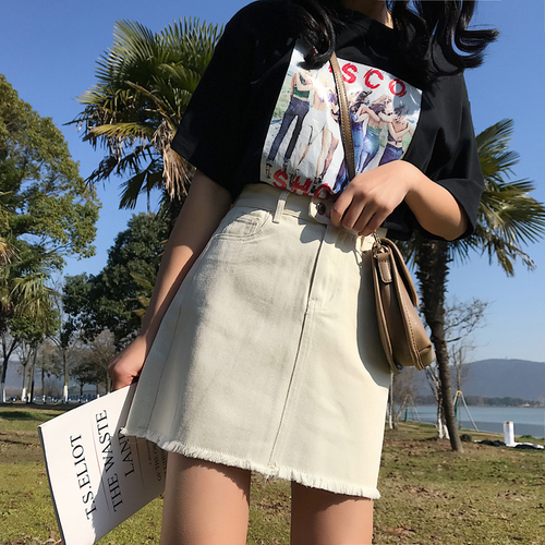 Actual shooting of a new type of slim A-shaped skirt with hairline jeans half-length skirt