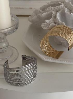 摇儿绕复古开口宽边手镯