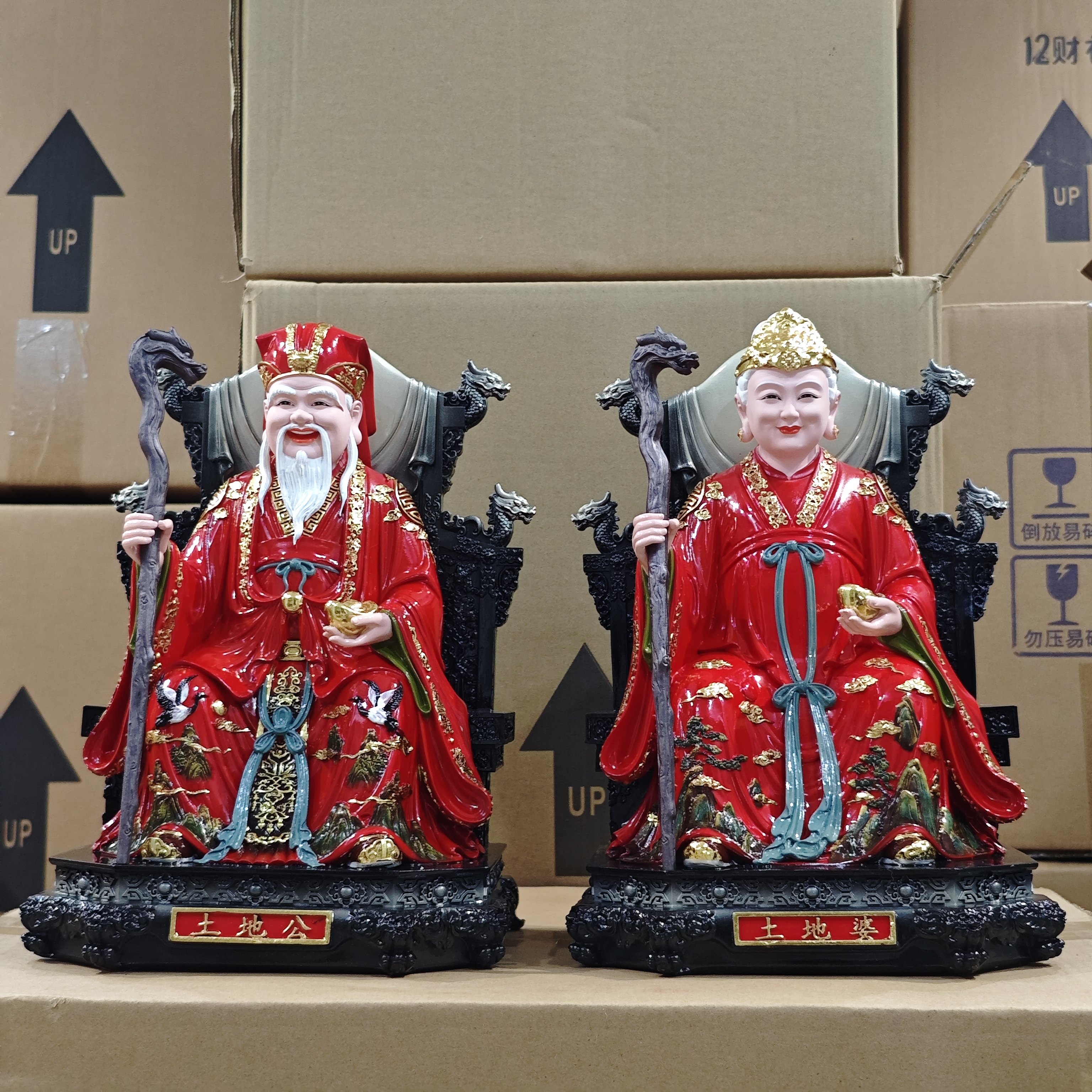 新款红衣土地公土地婆神像树脂福德正神一对土地爷奶家用供奉摆件