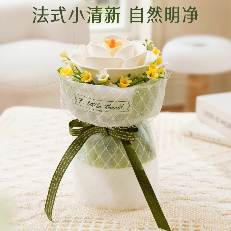 若客花间集白山茶手捧永生花