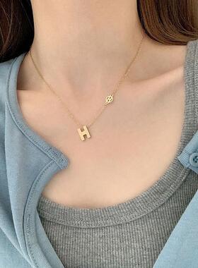 2023新款字母H钛钢项链女可爱简约气质个性春夏季锁骨链颈链百搭