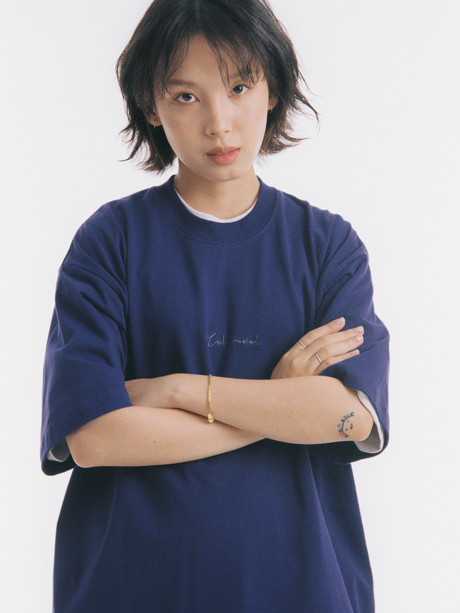 TodayNoWIND 8周年記念限定Tシャツルーズラウンドネック刺繍サマーショートスリーブスモールネックラインTシャツ