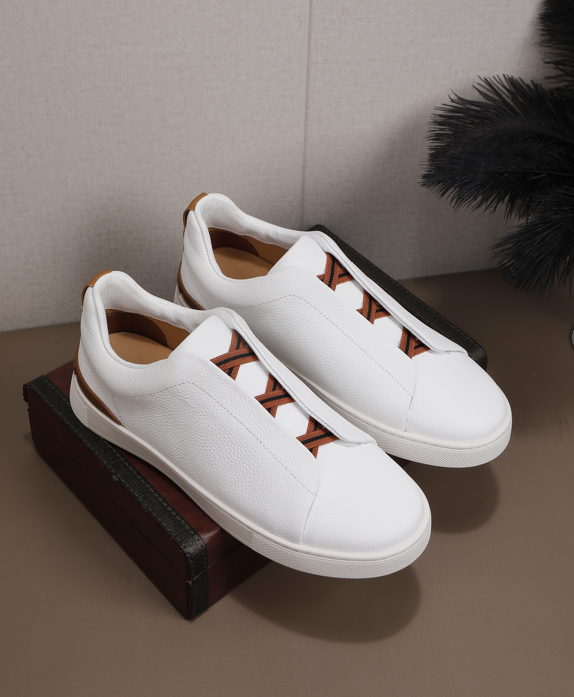 新款男鞋时尚透气运动鞋套脚乐福鞋潮流百搭舒适小白鞋休闲男板鞋