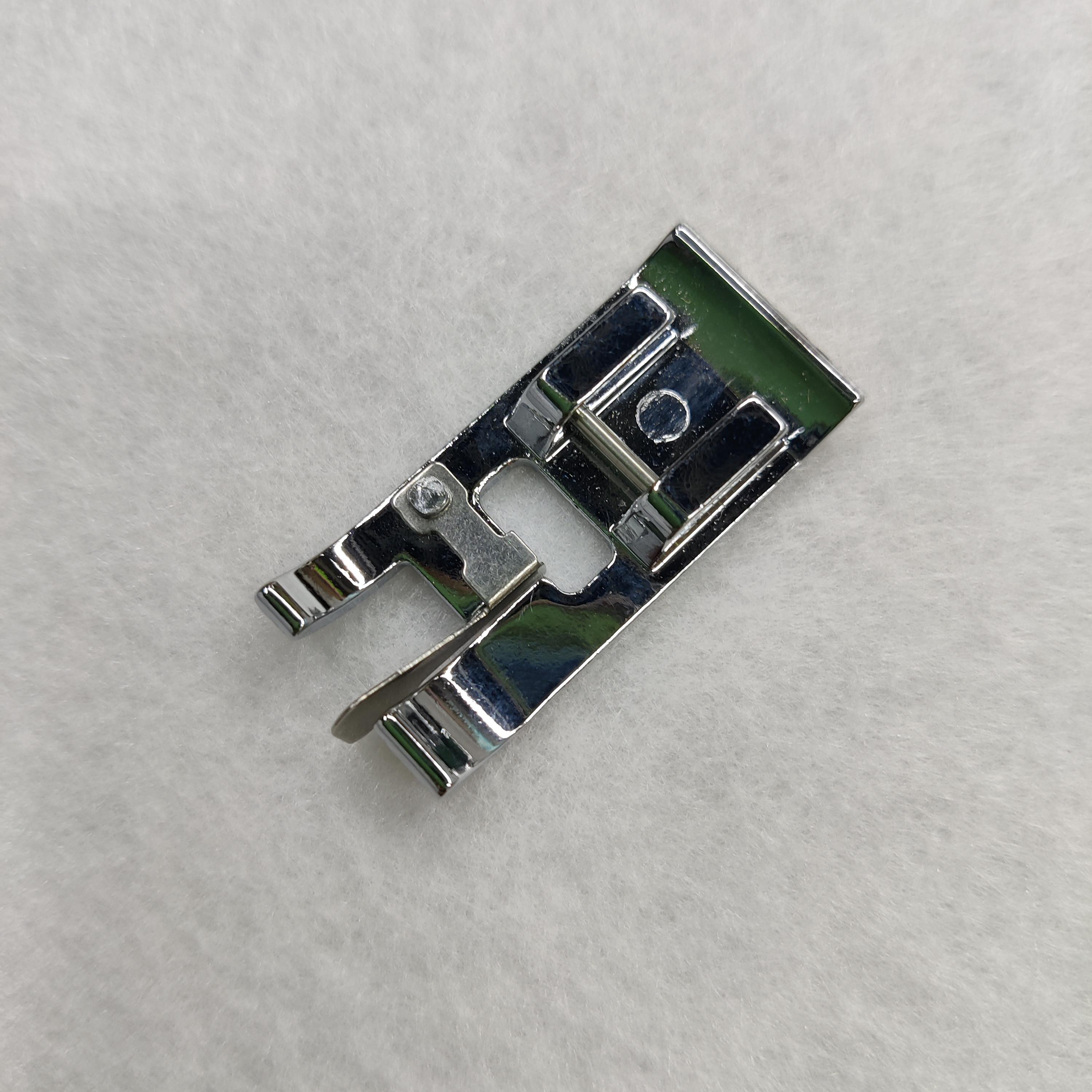 兄弟蝴蝶重机多功能家用缝纫机：专用锁边压脚