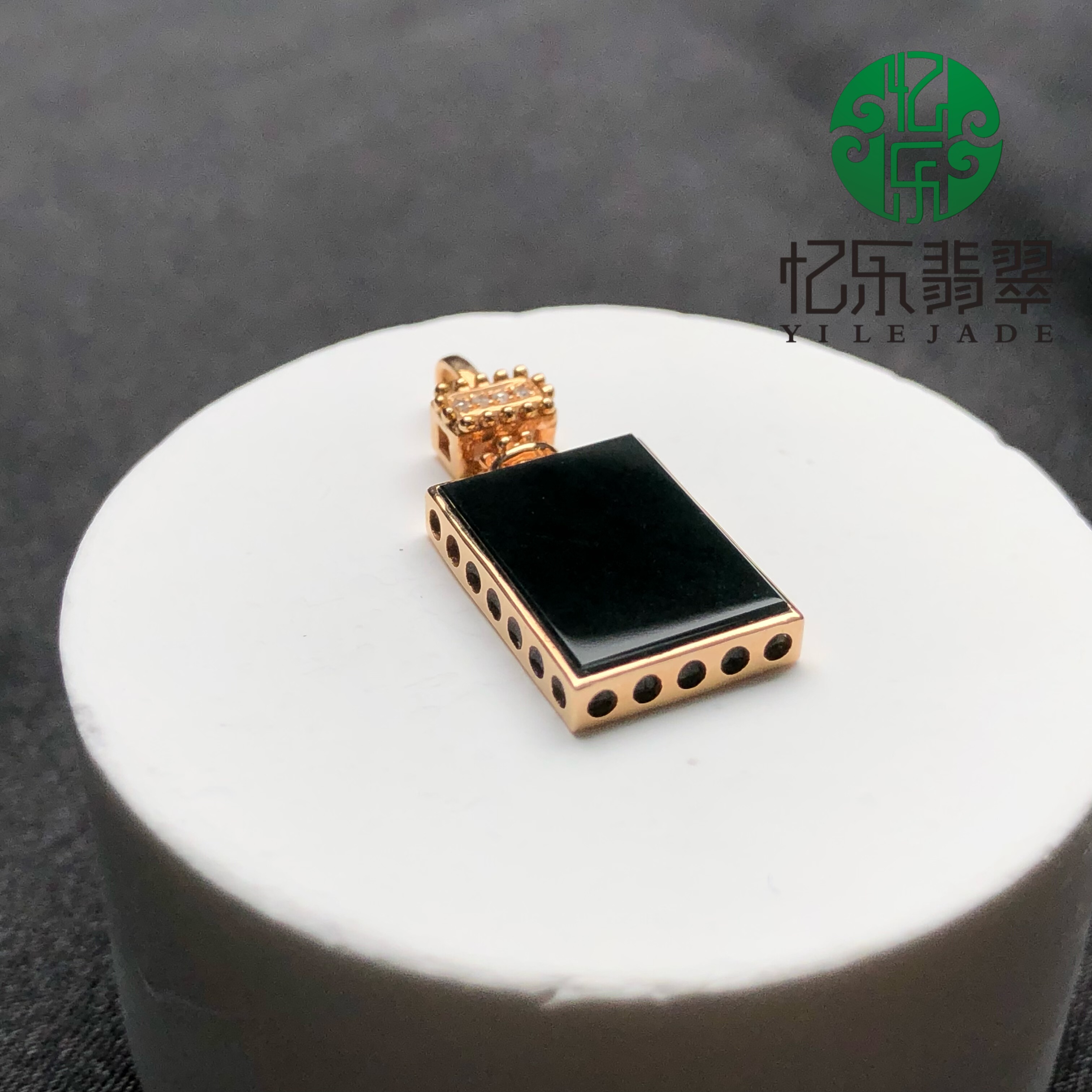 缅甸天然A货翡翠冰种墨翠18k玫瑰金镶嵌香水瓶吊坠墨翠无事牌吊坠