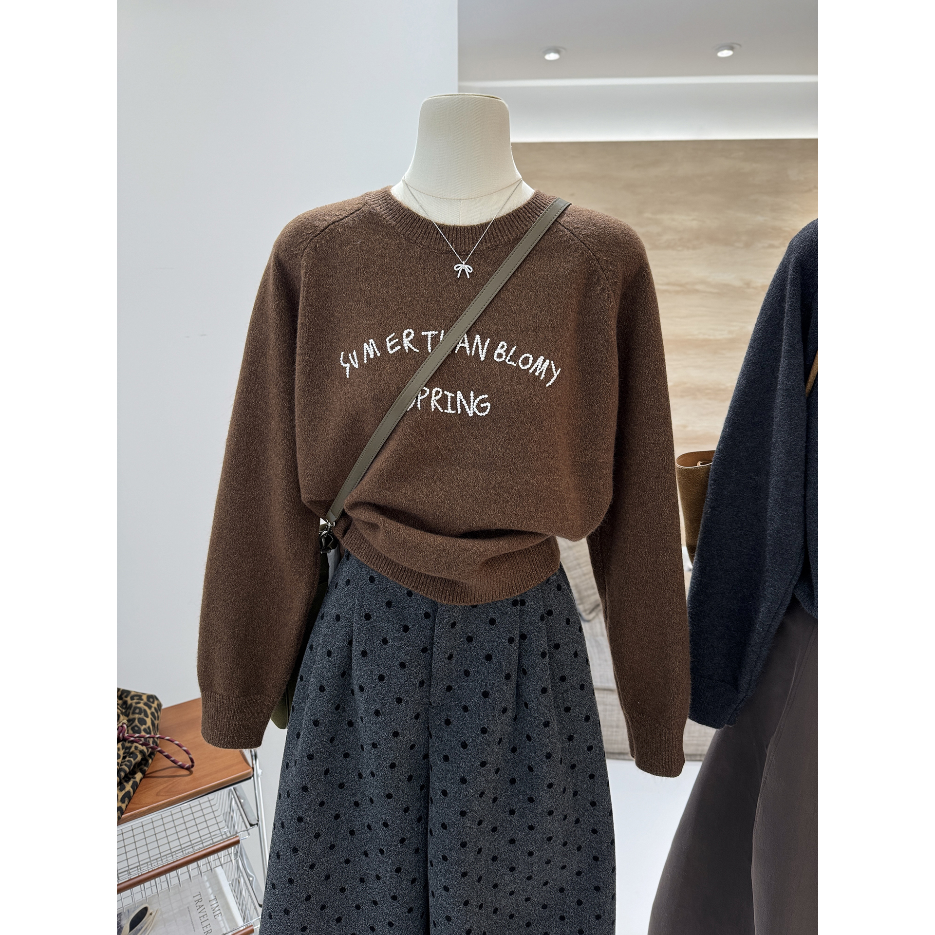 韩系百搭复古刺绣字母毛衣