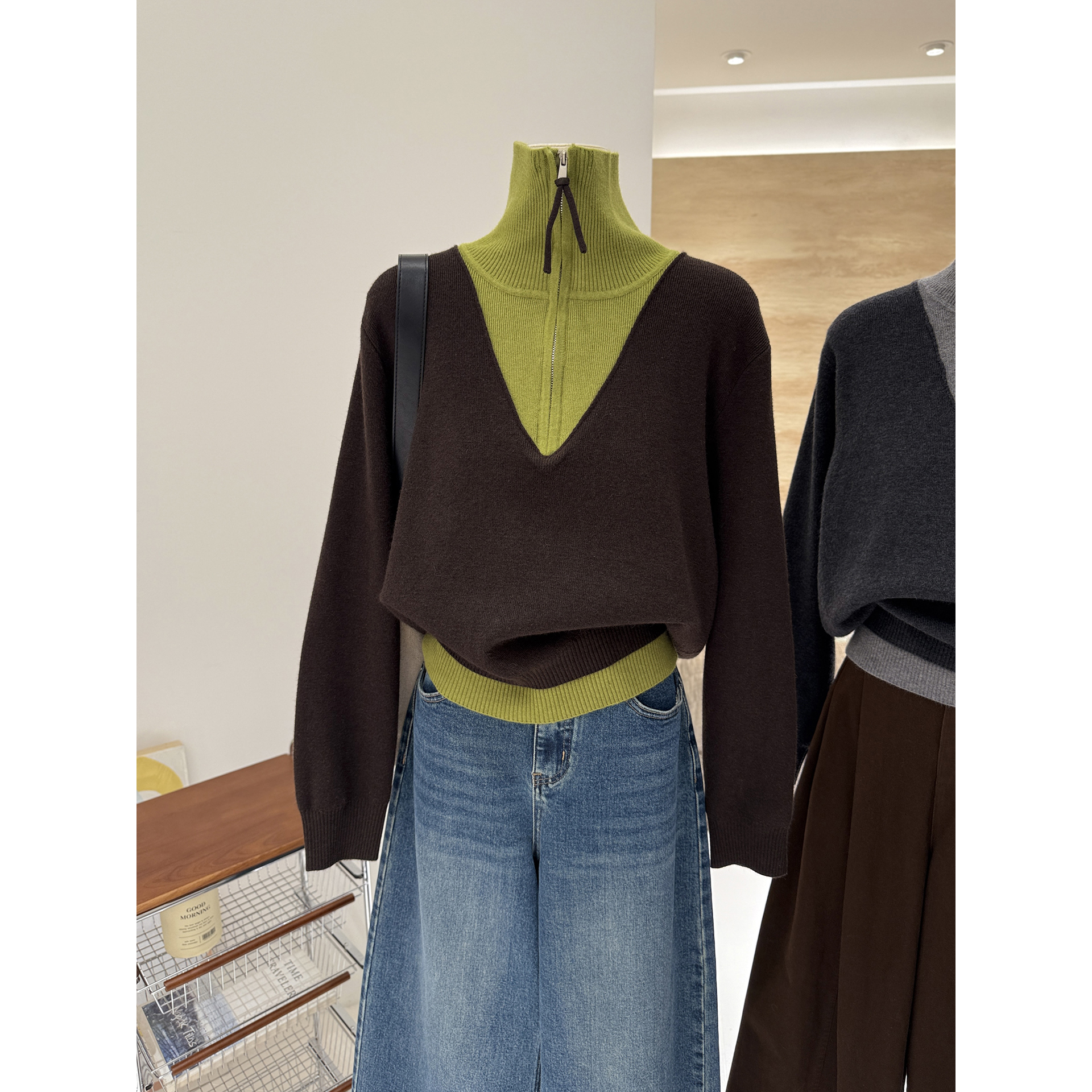 假两件拼接高领半开拉链软糯冬季新款宽松舒适保暖拼色套头毛衣女