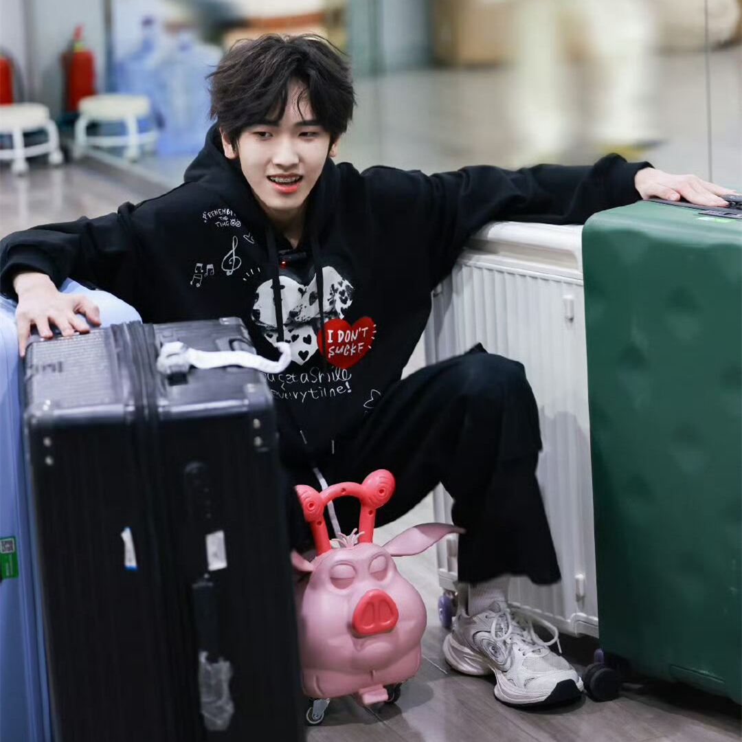 左奇涵同款连帽卫衣男女爱心小狗卫衣可爱小狗涂鸦印花休闲秋冬款