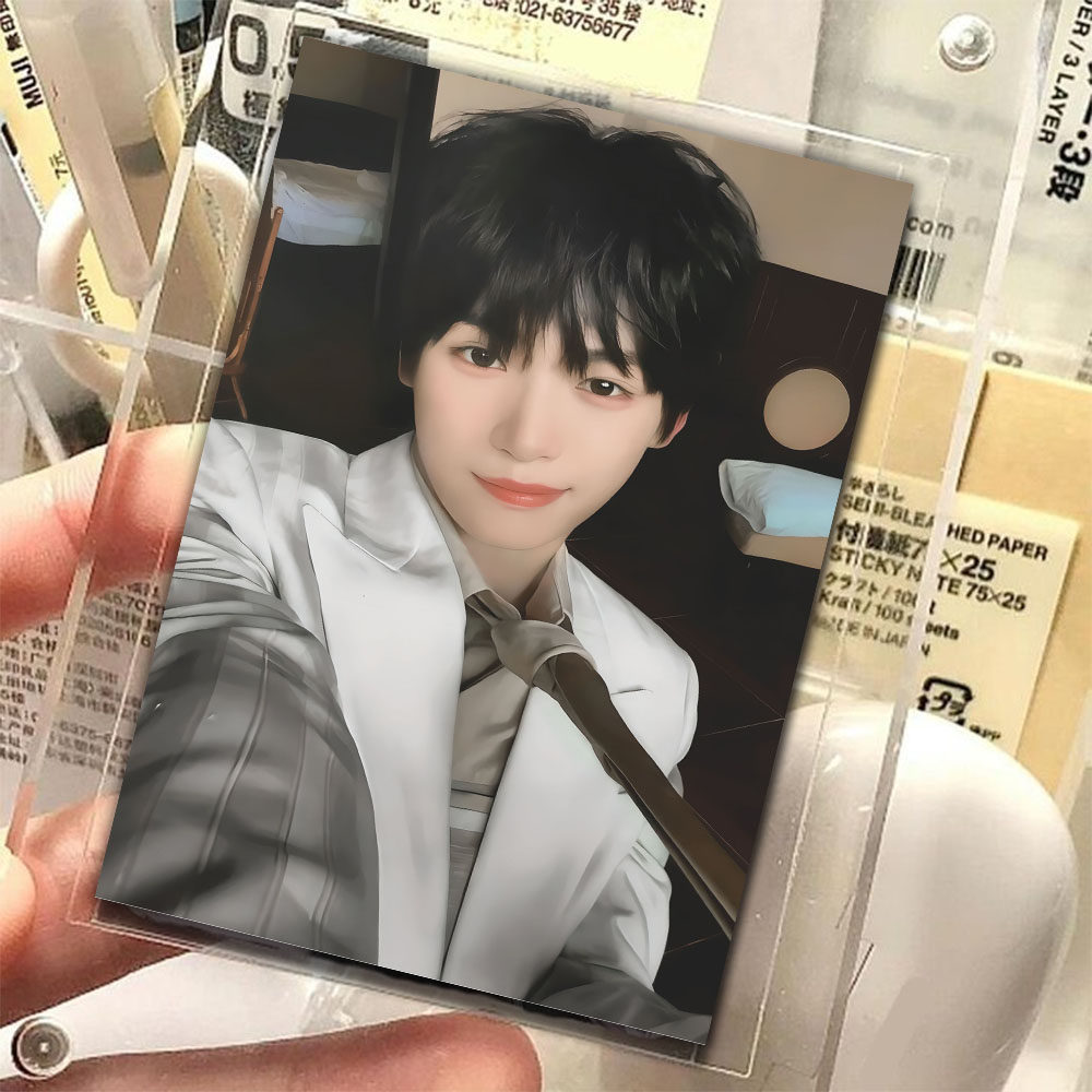 逆爱男神梓渝势界杂志签名周边拍立得高颜值极速小鱼精美饭制小卡