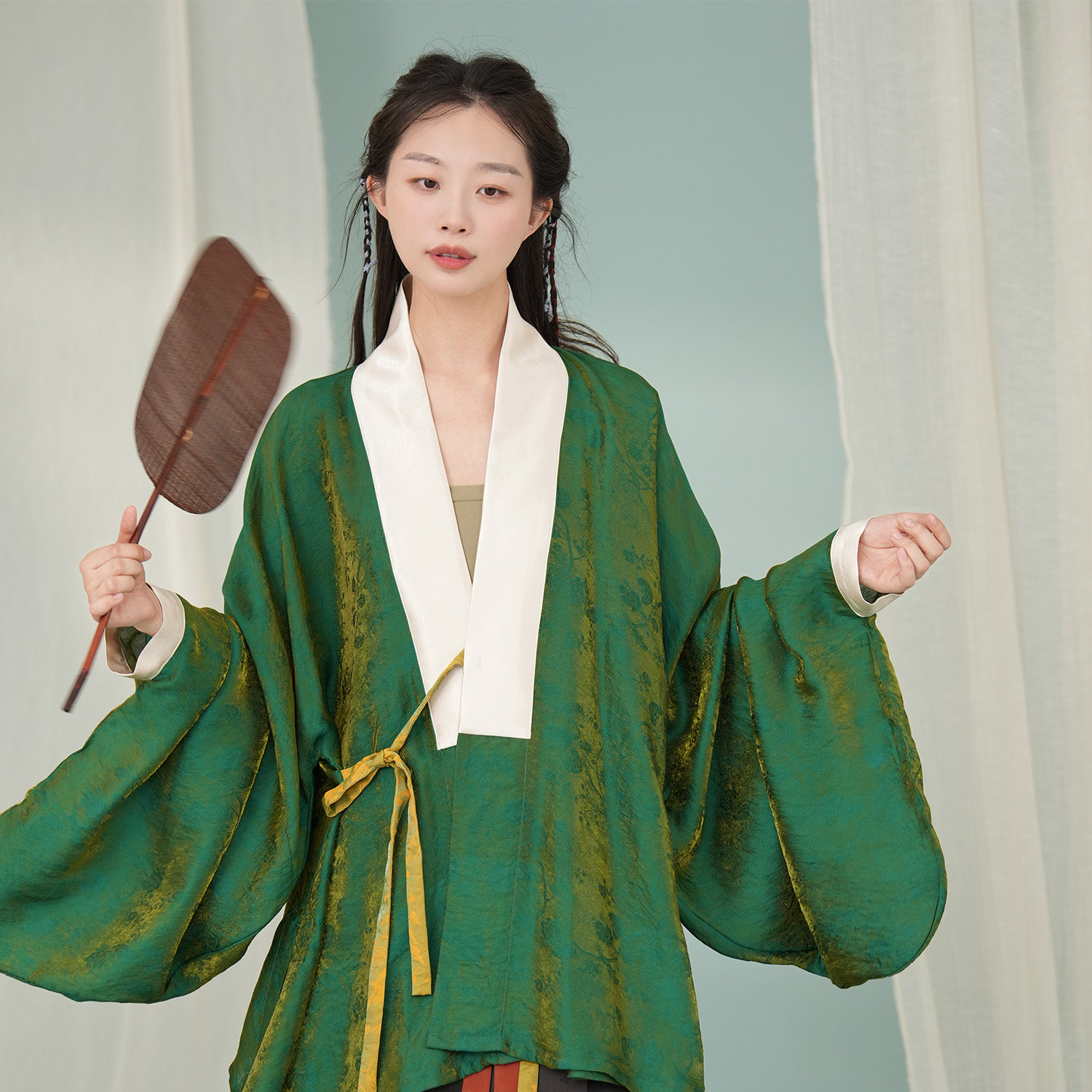 谜阿凰山野来信明制琵琶袖汉服女图片