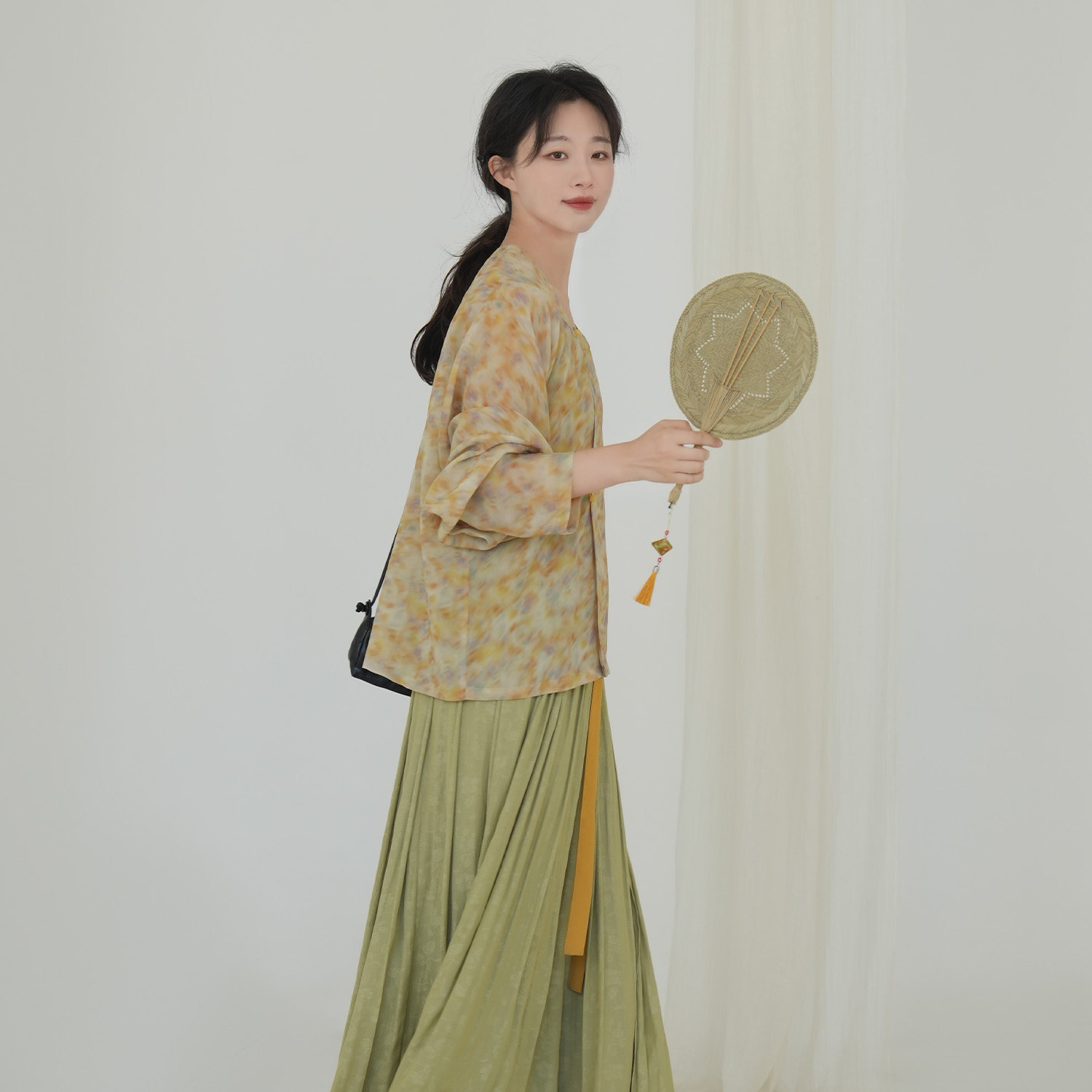 谜阿凰瑶光唐制坦领衫铜氨汉服女
