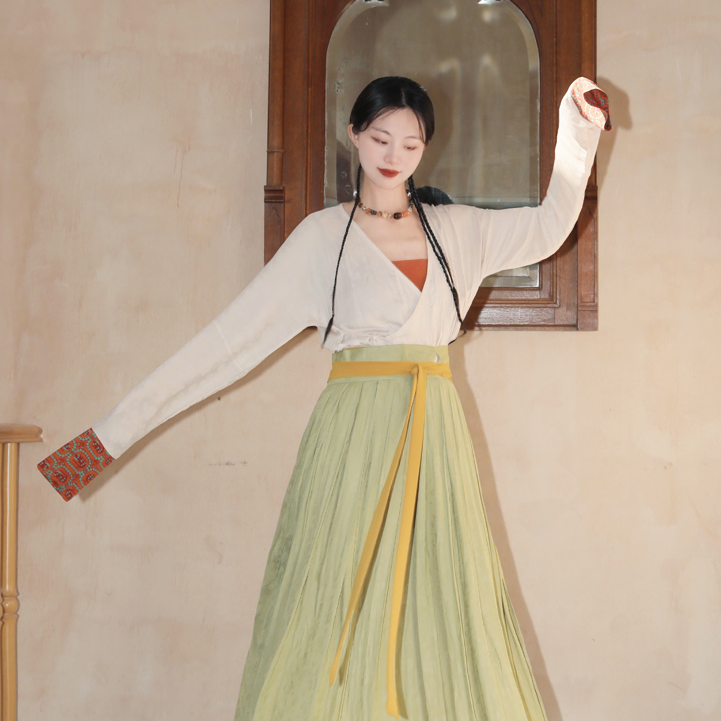 谜阿凰蒹葭绿仿花罗汉服