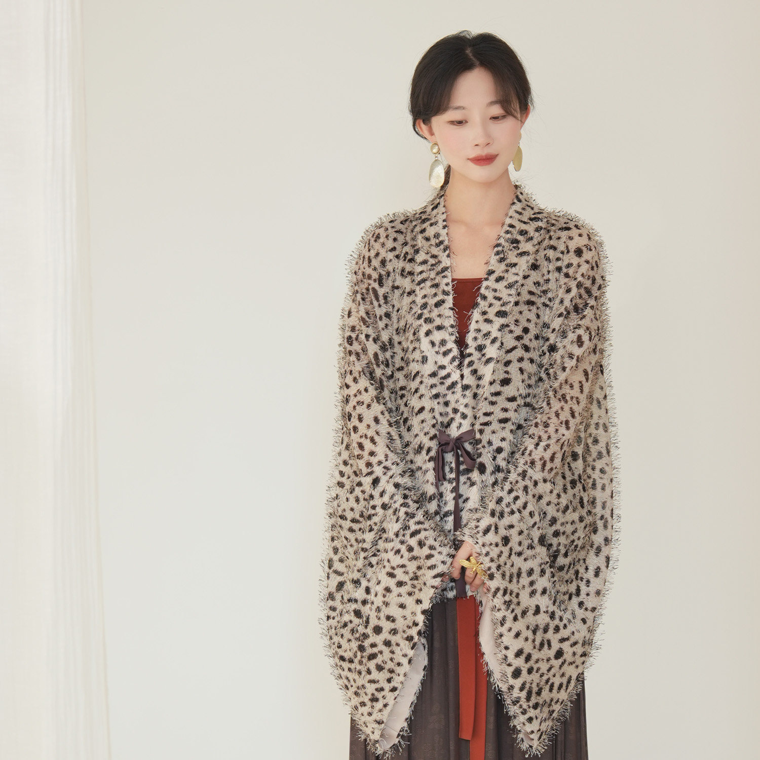 谜阿凰云斑褶衣晋制浅豹纹汉服女图片