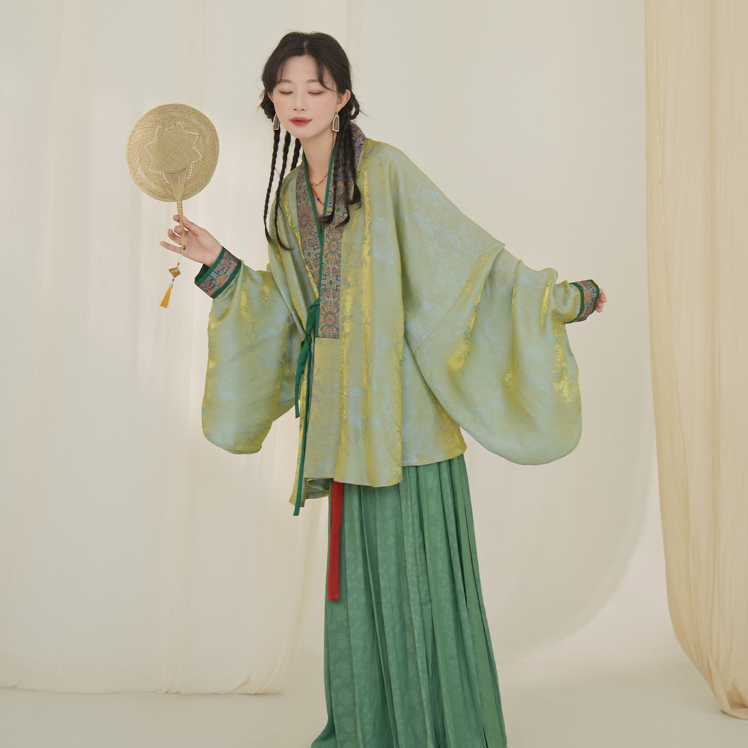 谜阿凰青漾对穿交明制汉服琵琶袖图片