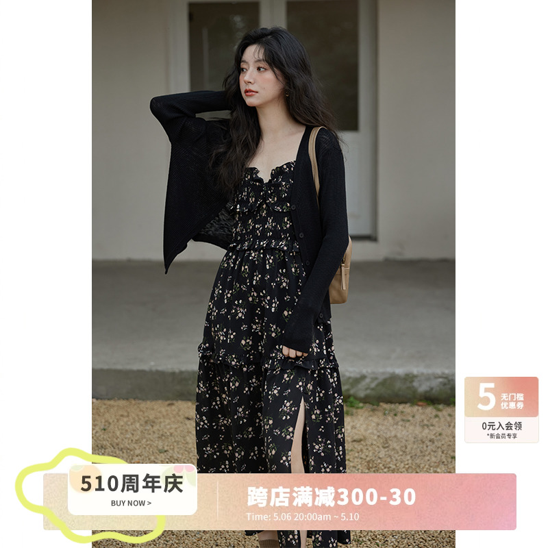 夕蒙2024新款春夏季小个子黑色法式显瘦开叉休闲吊带碎花连衣裙女