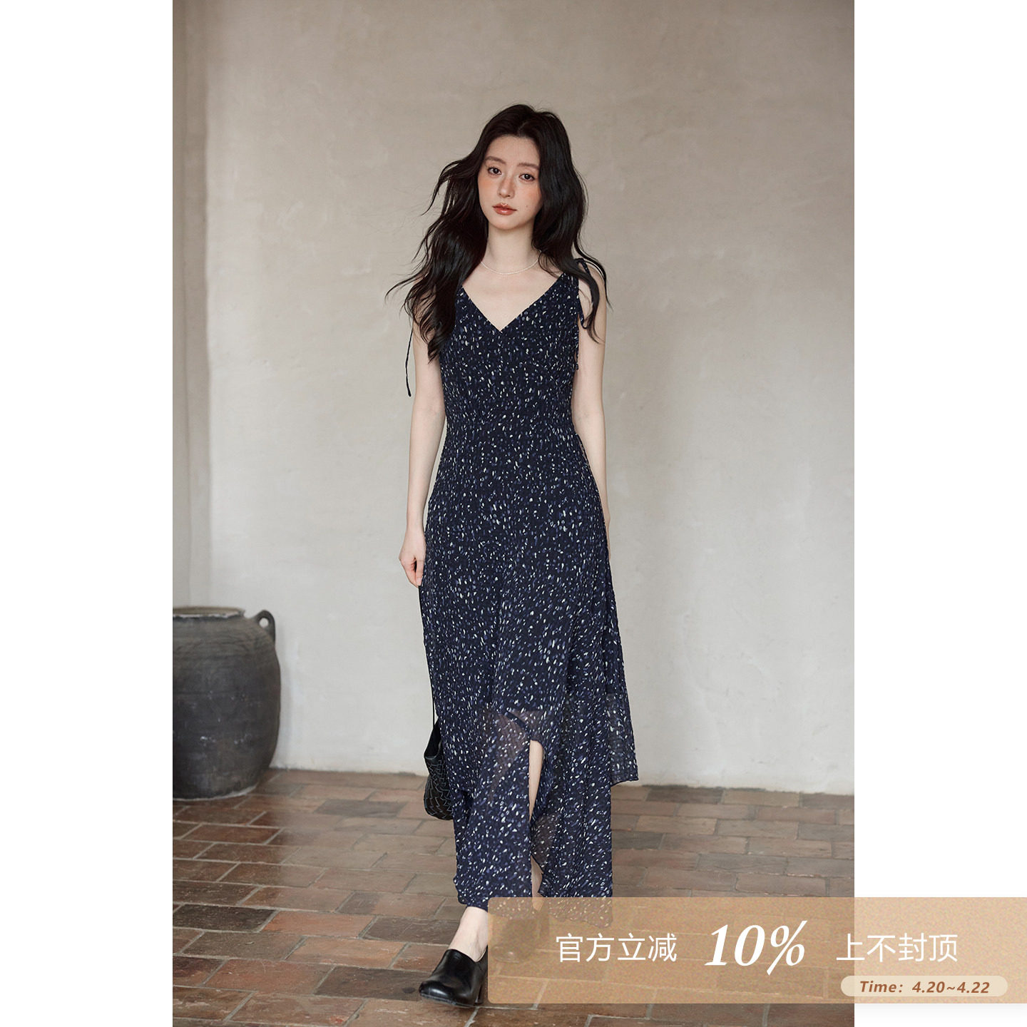 夕蒙2026新款春夏韩系漂亮好看上衣藏蓝色长款碎花雪纺吊带连衣裙