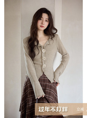 夕蒙2026新款春秋韩系气质上衣小个子修身小众V领花朵卡其长袖t恤