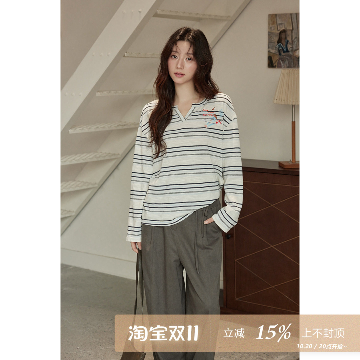 夕蒙2026新款秋季韩系刺绣上衣单穿慵懒宽松v领蓝白条纹长袖t恤女