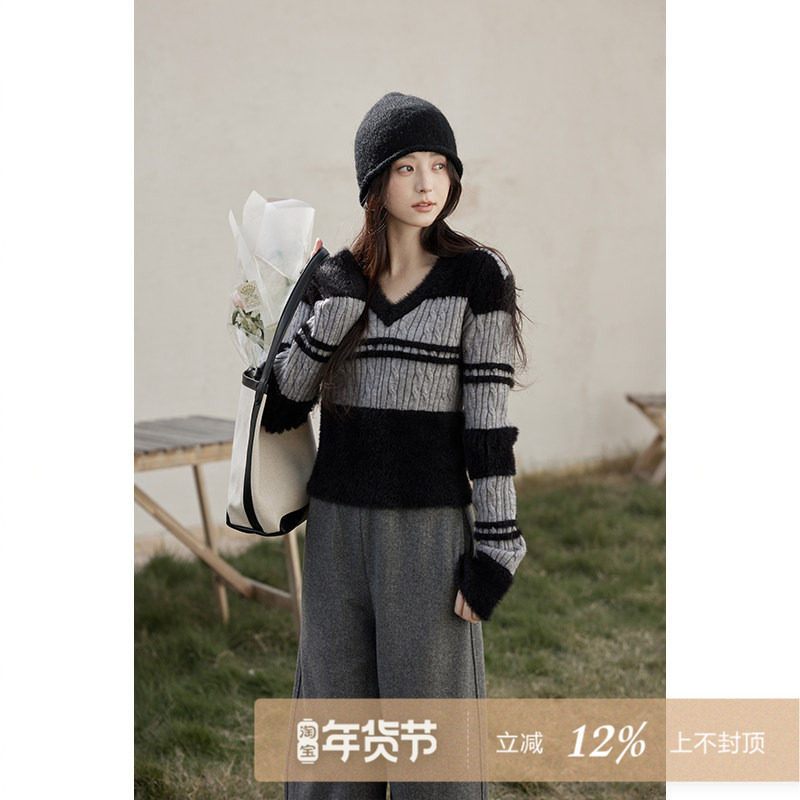 夕蒙2025新款冬季软糯针织上衣短款小个子独特减龄黑灰色v领毛衣