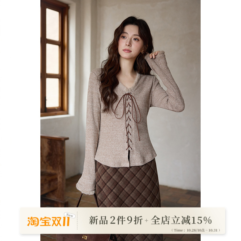 新品2件9折/秋冬韩系修身气质上衣设计感小个子燕麦v领长袖t恤